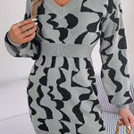 V-neck contrast color long-sleeved waist-hugging sweater dress