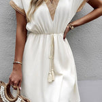 Solid color short-sleeved lace V-neck waist dress