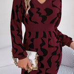 V-neck contrast color long-sleeved waist-hugging sweater dress