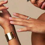 Sleek Wave Line Diamond-Inlaid Ring