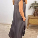 Sleeveless pleated simple solid color dress